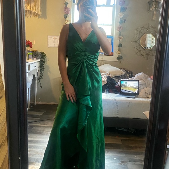 Beautiful long green dress - Picture 1 of 2